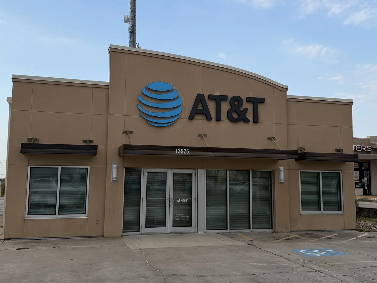 AT&T Store — Full Building Soft Wash — After