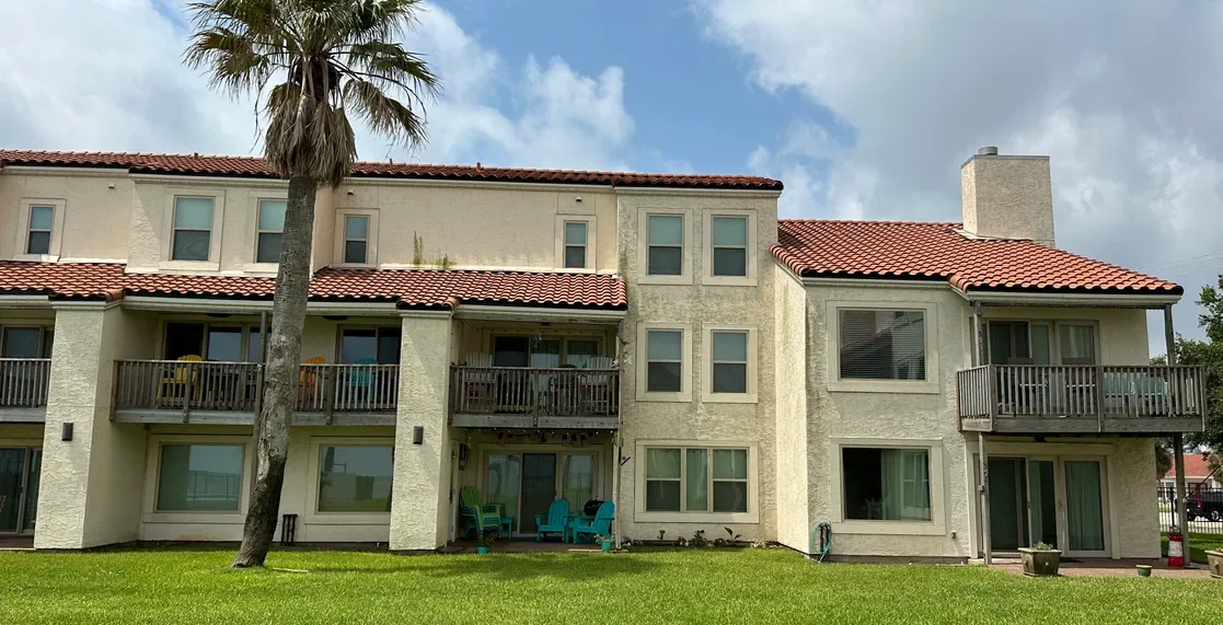 Condo Complex — Soft Wash — Before